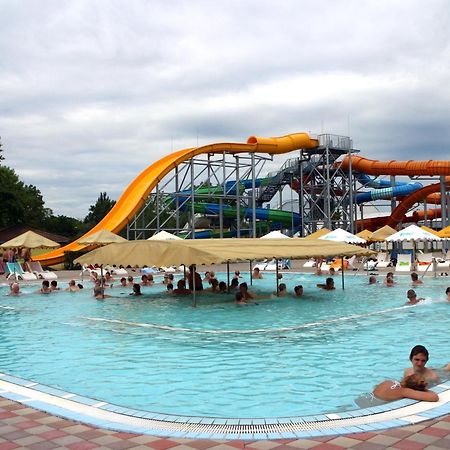 Hotel Dom Studia Petra Štúrovo Esterno foto