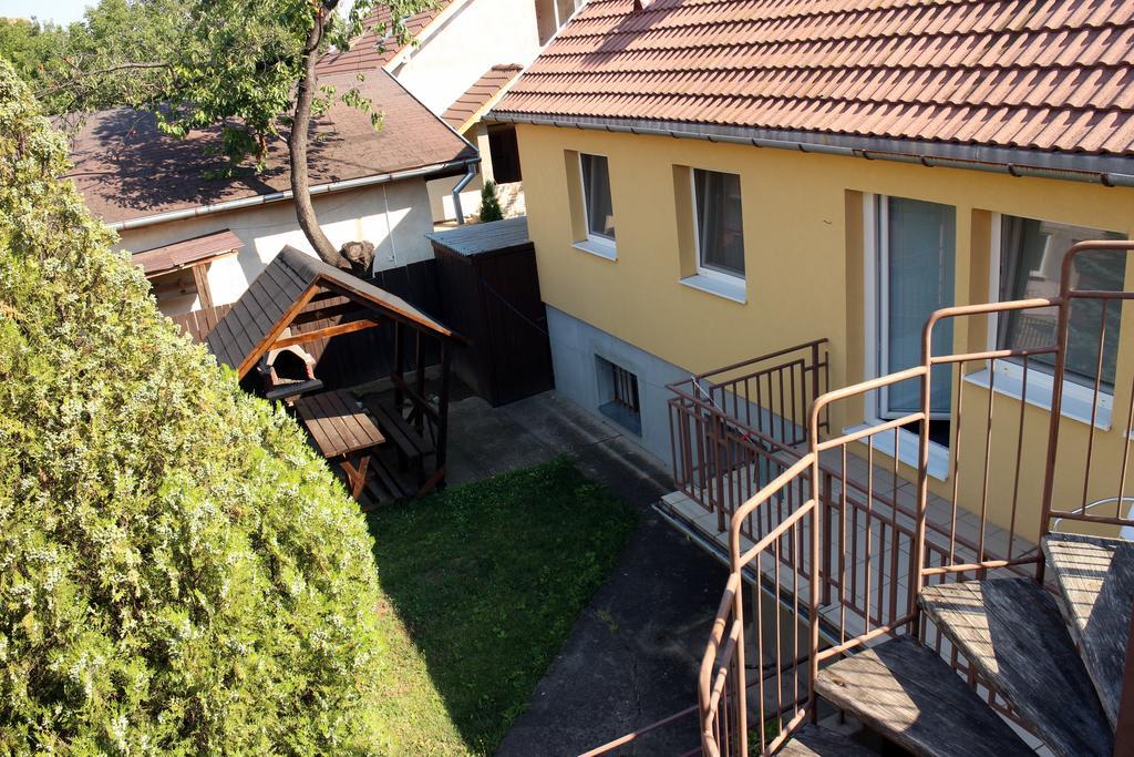 Hotel Dom Studia Petra Štúrovo Esterno foto