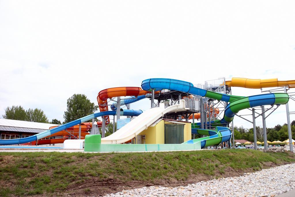 Hotel Dom Studia Petra Štúrovo Esterno foto
