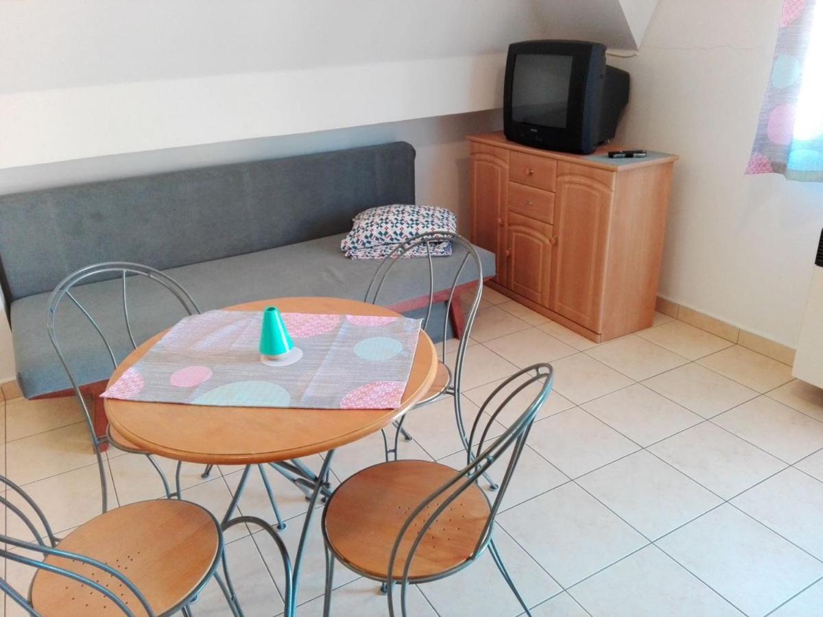 Hotel Dom Studia Petra Štúrovo Esterno foto