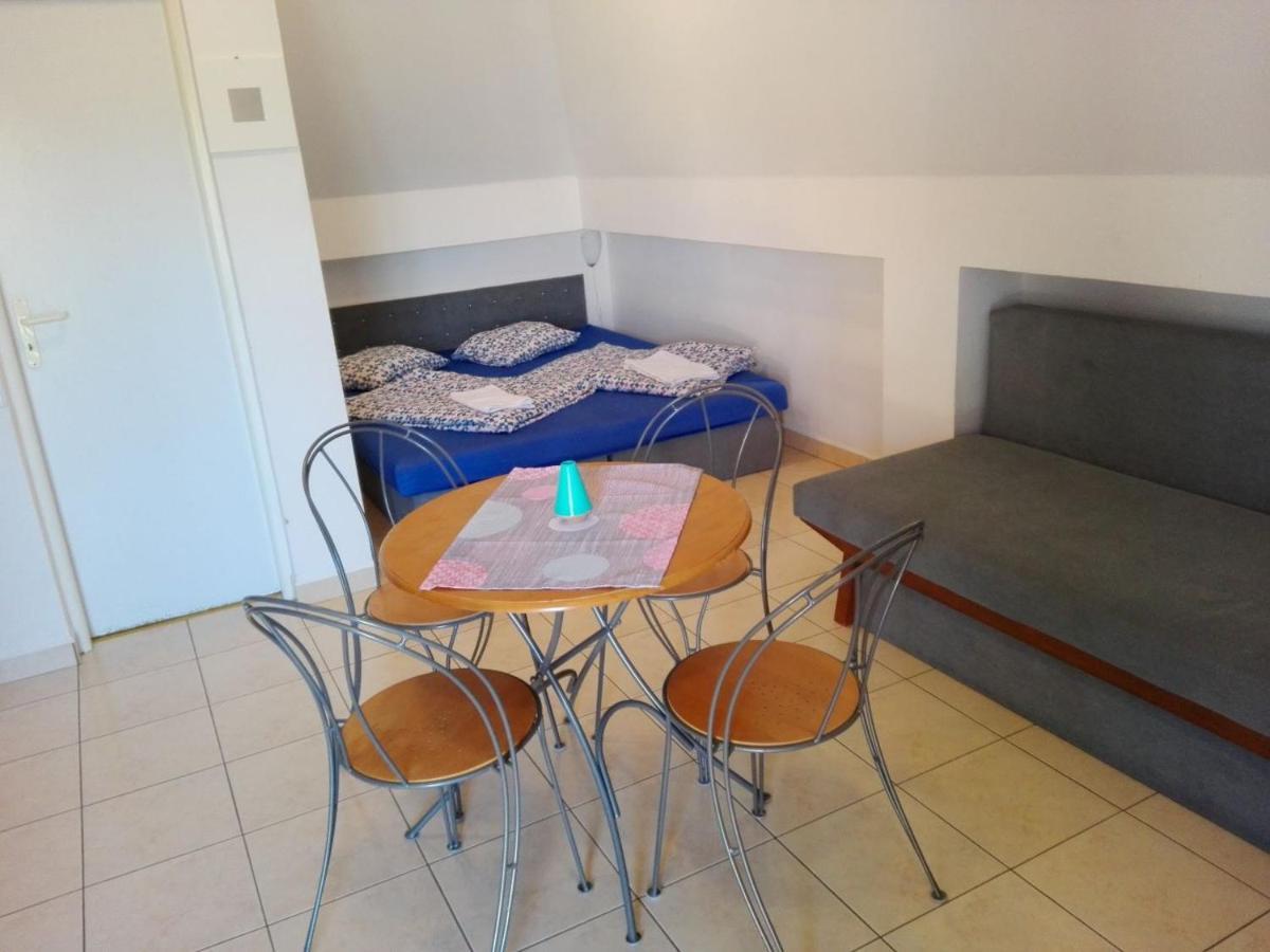Hotel Dom Studia Petra Štúrovo Esterno foto